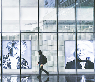 廣告?zhèn)髅街行? /><div   id=